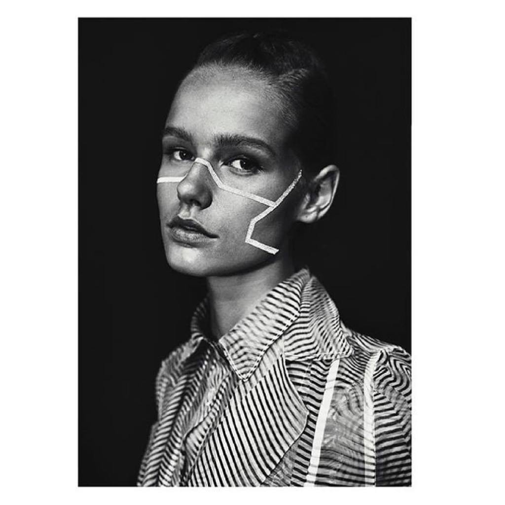 Otherbots's tweet photo. PANASONIC COAT. PHOTOGRAPHY @ivorikkert #fashion #photography #black #white #glitch #robot #colourfool #make up #l… https://t.co/D6PYlV1BmL
