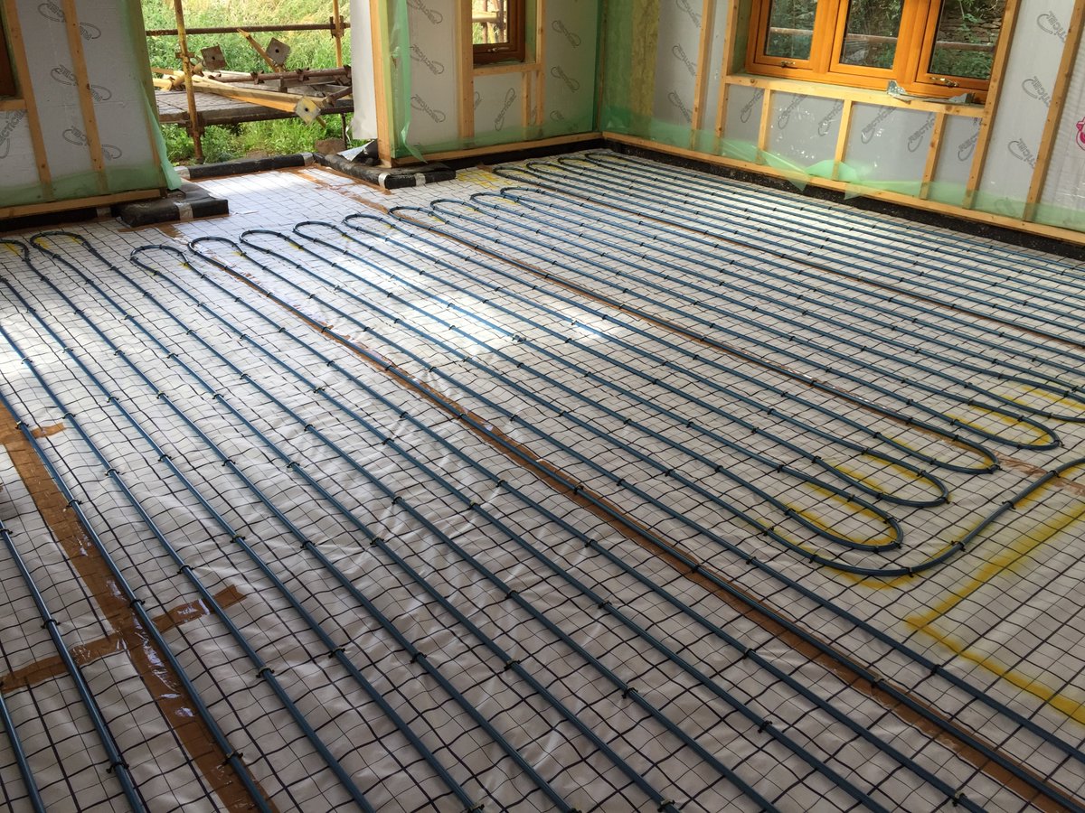 RobotUFH's tweet image. Full install in Dundee, 204m2 ground floor, 160mm insulation + 75mm traditional screed. #underfloor #heating