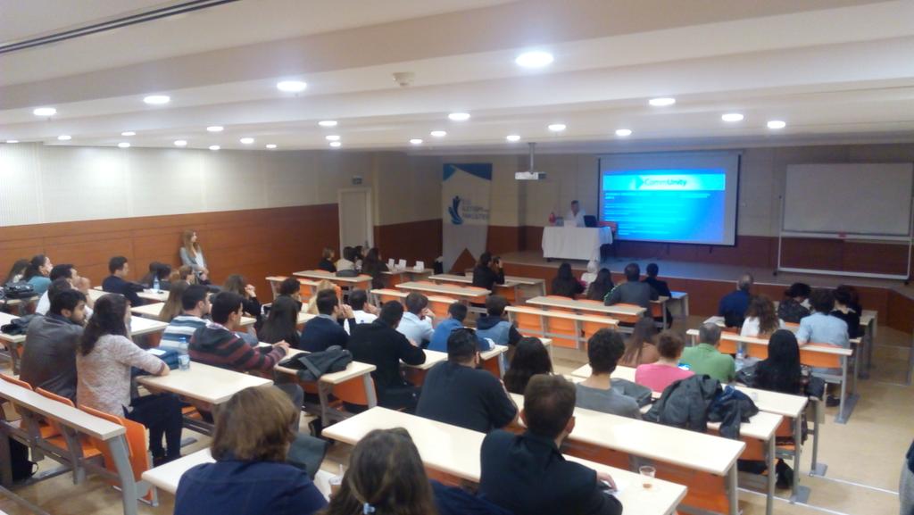 Prof.Dr. Huriye Kuruoğlu başkanlığındaki Toplumsal Cinsiyet oturumu 2 No'lu amfide başladı. #community2015