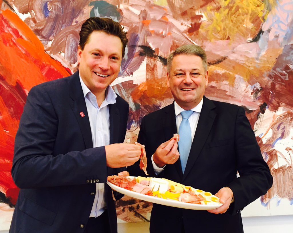 stixmichael's tweet photo. Österreich's Wurst ist &amp; bleibt die Beste! Arbeitsfrühstück bei Minster Rupprechter! #puls4 #wurst @BMRupprechter https://t.co/jMMALgMmiu