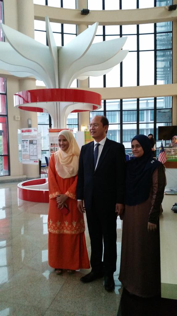 sveltesagacious's tweet photo. Sesi lwtn ABI diakhiri dgn YBM @WTangau brgmbr bersama staff2 yg sgt brdedikasi dlm menjayakan prog ini #mosti2015 https://t.co/spaNIB1Hmm