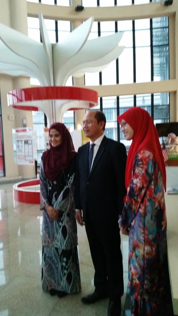 sveltesagacious's tweet photo. Sesi lwtn ABI diakhiri dgn YBM @WTangau brgmbr bersama staff2 yg sgt brdedikasi dlm menjayakan prog ini #mosti2015 https://t.co/spaNIB1Hmm
