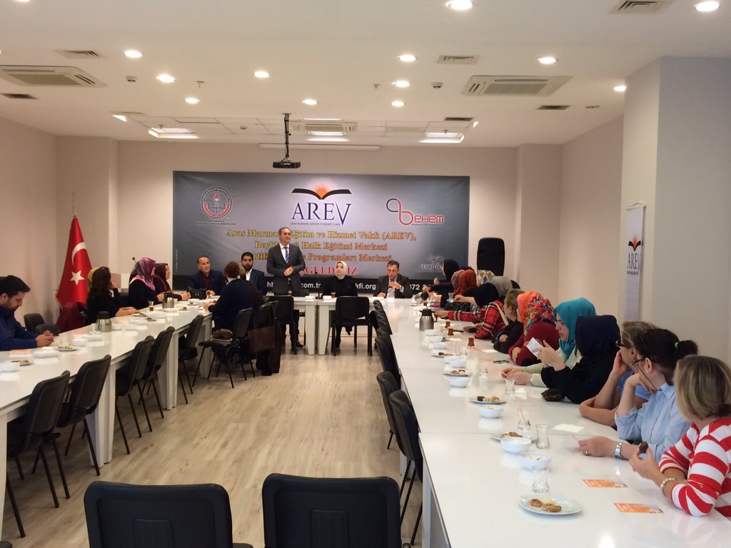 serapyahsiyasar's tweet image. #Şuanda Beylikdüzü AREV Vakfında kursiyerlerimiz ile birlikte #hayatadair  @AK3bolgeSKM @Akparti #Tekbaşınaİşbaşına