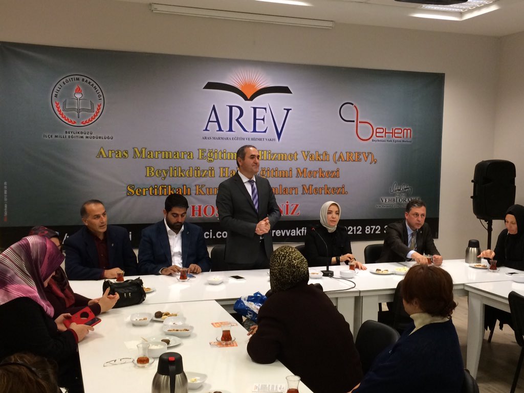 serapyahsiyasar's tweet image. #Şuanda Beylikdüzü AREV Vakfında kursiyerlerimiz ile birlikte #hayatadair  @AK3bolgeSKM @Akparti #Tekbaşınaİşbaşına