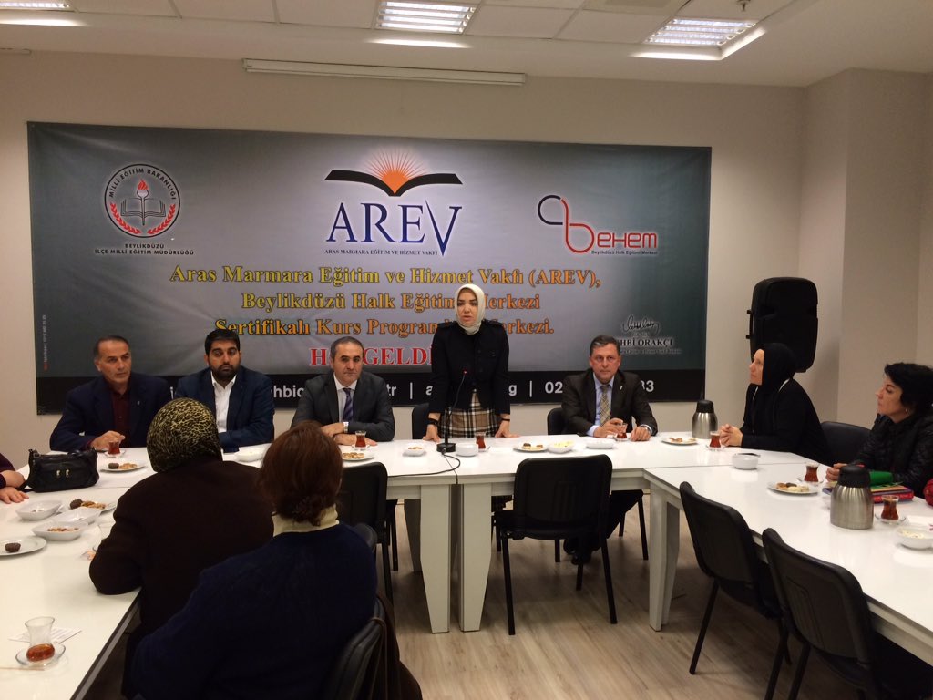 serapyahsiyasar's tweet image. #Şuanda Beylikdüzü AREV Vakfında kursiyerlerimiz ile birlikte #hayatadair  @AK3bolgeSKM @Akparti #Tekbaşınaİşbaşına