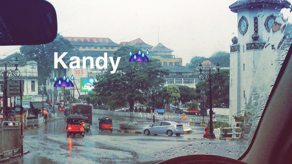 iyash_08's tweet image. #rainingoutside  😁😏