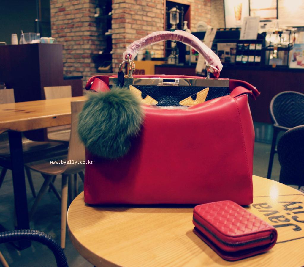 0896_3778's tweet photo. #2015 최고의 #잇백 과 #스타일 👑👒👗👡👜
#핫트랜드 를 한눈에 보고싶은 그대👇
https://t.co/TqgdGX8Ekw https://t.co/7ngBHz7Xew
