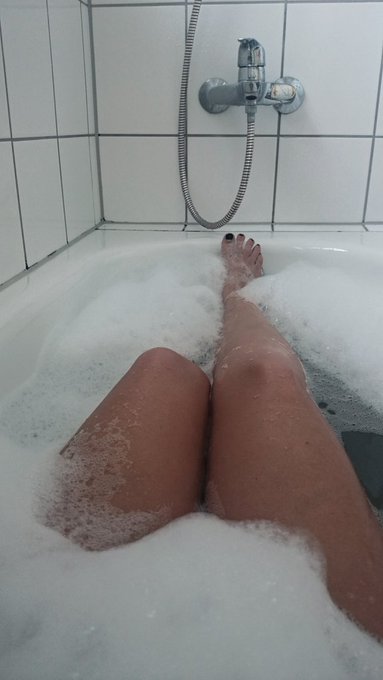 Erk&auml;ltungsbad muss sein und dann wieder ab ins Bett :/ Mich auskurieren..  Bald wieder on:* https://t<a href="/tag/camsex"class="tags"><span>#camsex</span></a>