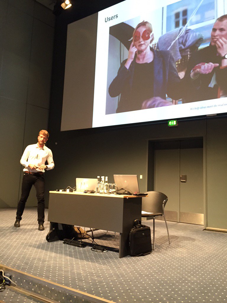 CW_Events_DK's tweet photo. @IdemoLab snakker produkttortur og #IoT uden batterier og kabler #CWIoT15 https://t.co/HbgqWLc2hp