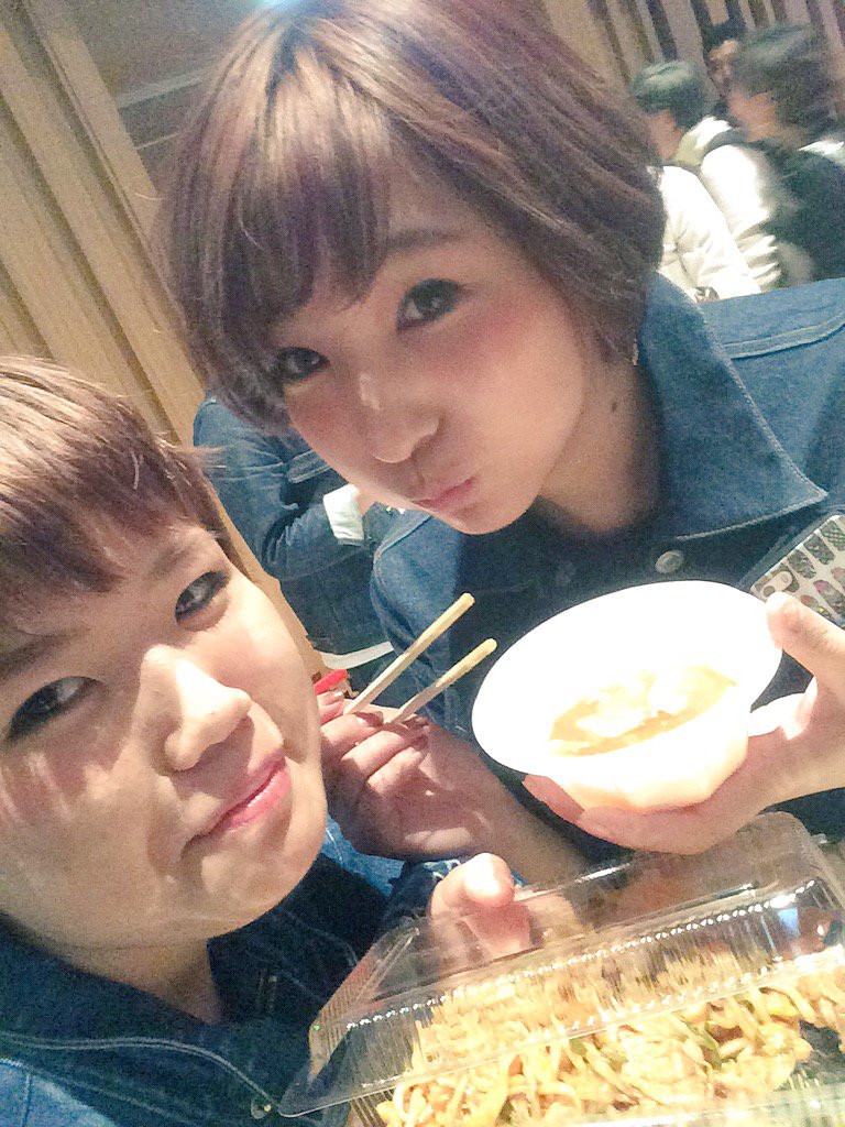 youchintter's tweet photo. 丸山とヘアショーの後ちゃっかし立食パーティー参加してきたっ！まじお腹いっぱい！田舎魂！いまから県美ー💓待ってろー💓 https://t.co/Hw012SYpgl
