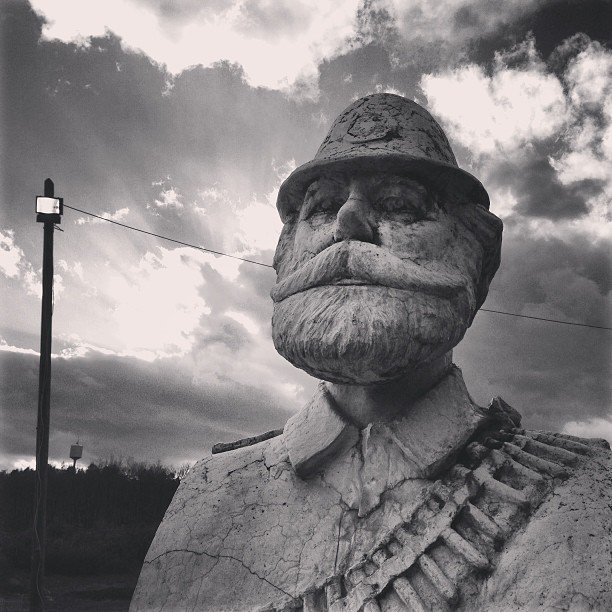 asingleframedoc's tweet photo. Statue of Adem Jashari, taken during the filming of #asingleframe. @brandon_dckrsn @benedward57 @austinfilmfest https://t.co/jAxy4MV0K8