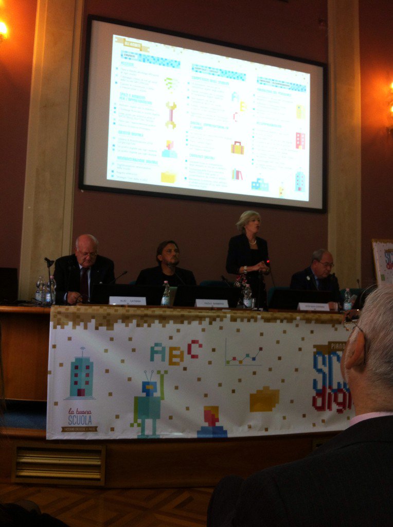 damienlanfrey's tweet image. Succede il #PianoScuolaDigitale. 1miliardo per innovare la scuola, 35 azioni in 9 ambiti. Oggi iniziano tante cose.