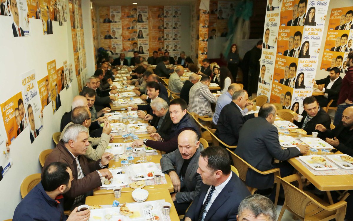 erdogantok55's tweet photo. AK Parti İlkadım Seçim Koordinasyon Merkezimizde geçmiş dönem belediye meclis üyelerimiz ile bir araya geldik. https://t.co/nqR3mOjHVI