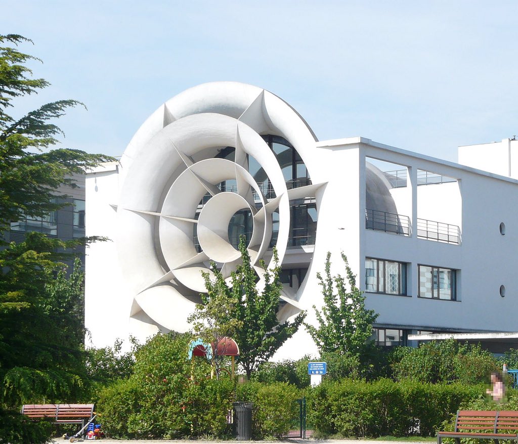 loouisfernandes's tweet photo. L'ancienne soufflerie d'Hispano-Suiza à Bois-Colombes construite en 1937 et reconverti en école 
#architecture https://t.co/dJ0QNS9ODY