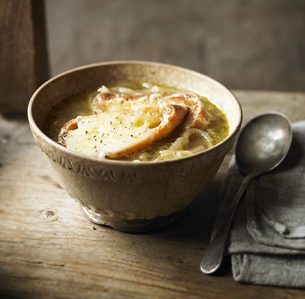 Whip up a batch of this onion and cider soup and enjoy it for lunch for the rest of the week buff.ly/1MQsu4u
