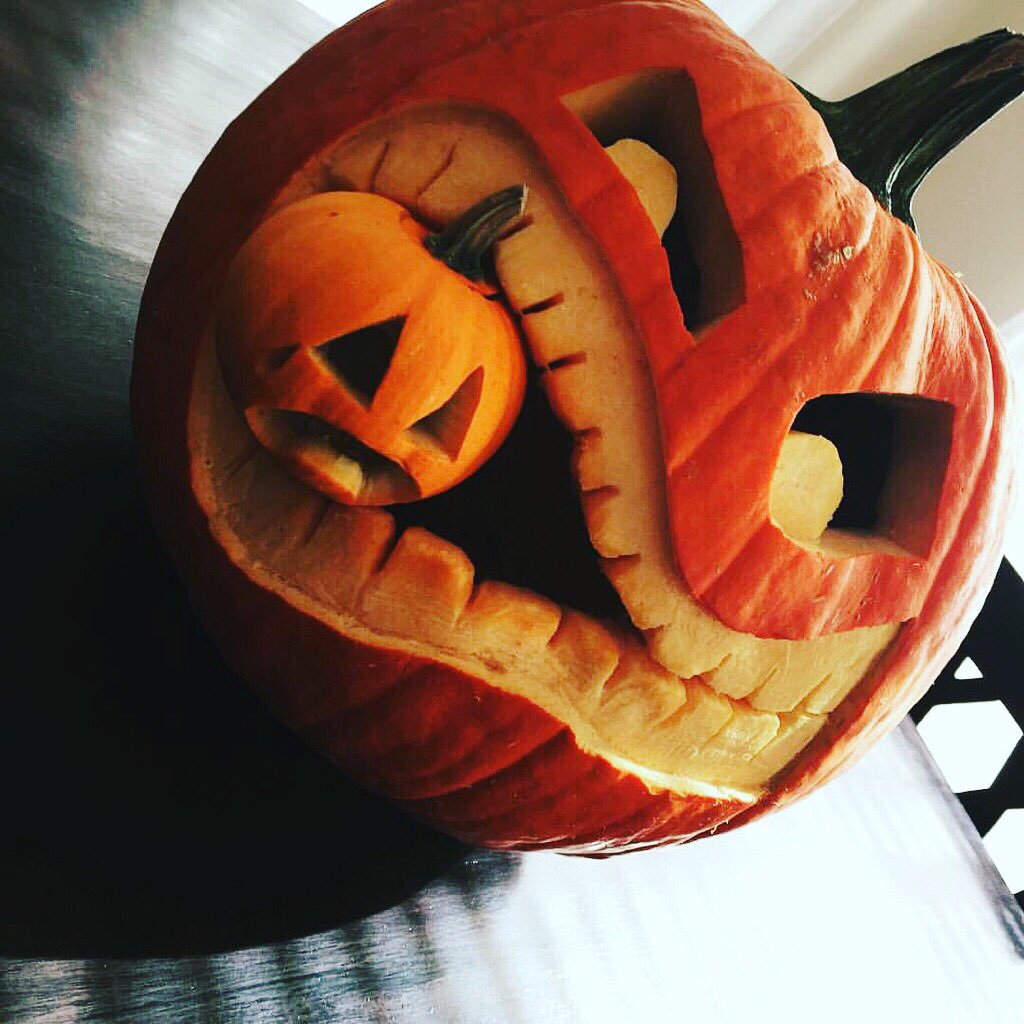 AwesomenessMost's tweet image. Pumpkin carving 

mostawesomeness.com/posts/111