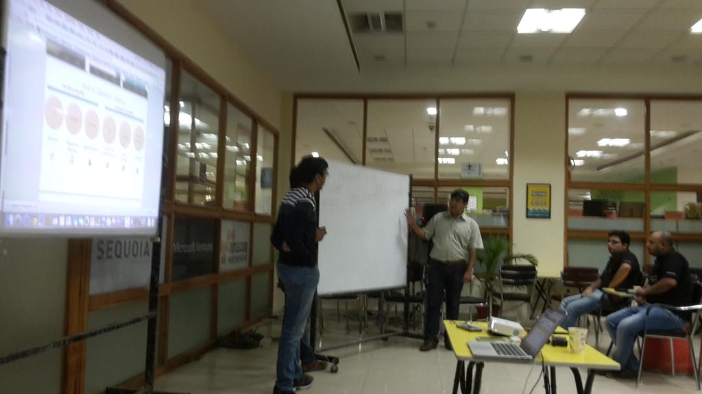 namratadurgan's tweet image. Starting to think at #igg with @amit_agrawal13 @niyambhushan @91springboard @NASSCOMStartUps
