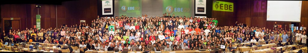 ebe's tweet photo. Foto de familia de #EBE09 de @victorianoi Cada año más gente. ¿Te vienes a #EBE10? + fotos https://t.co/ATeOHOwwHm https://t.co/yDqfXoONTJ