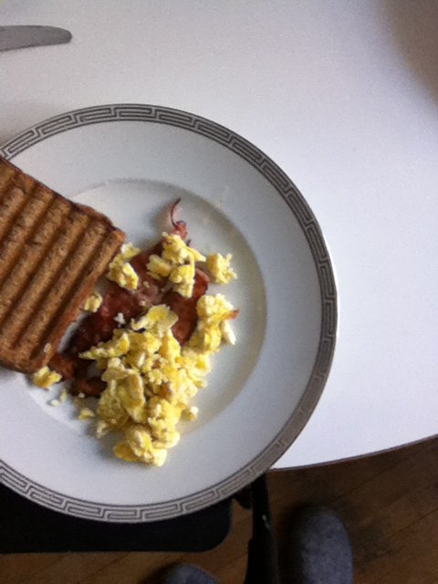 FIOmusik's tweet photo. FIO starter dagen på #Twitter Vi glæder os til at dele noget musik med jer meget snart!! #MitFørsteTweet #AEBMB https://t.co/BdfkriDxr3