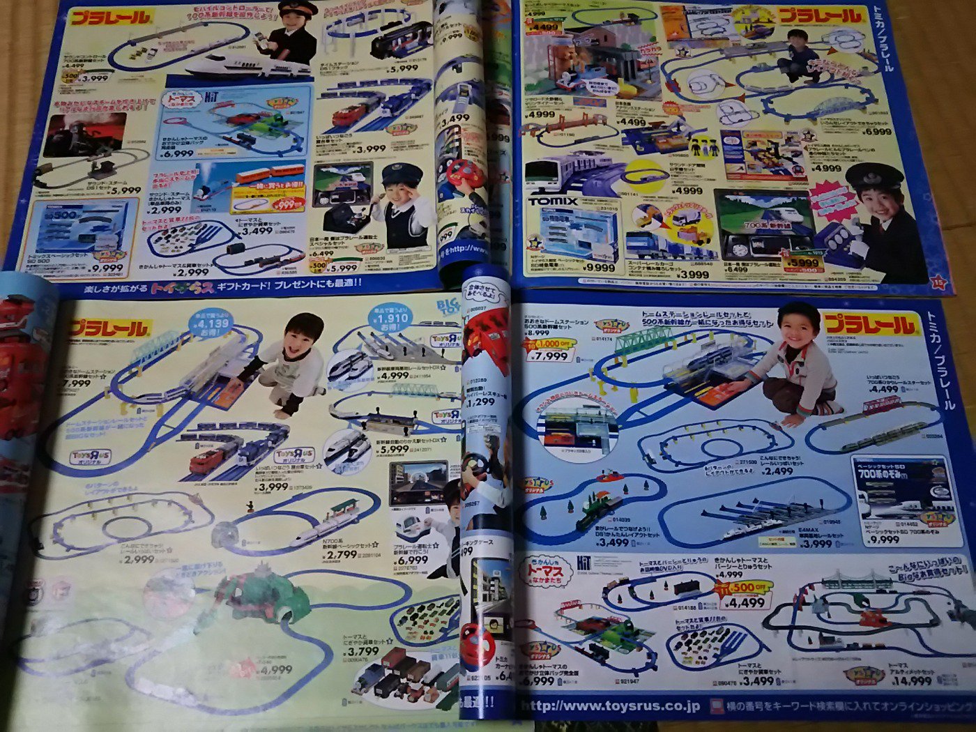 ろっくよん 文月 على تويتر 昔のトイザらスのクリスマスカタログが出てきたンゴｗｗｗ 左上 05年 右上 04年 左下 07年 右下 06年 05年と07年の両方に登場してるザらすオリジナルの北斗星セットしぶと杉内ｗｗｗ プラレール T Co Dftevfcrrf