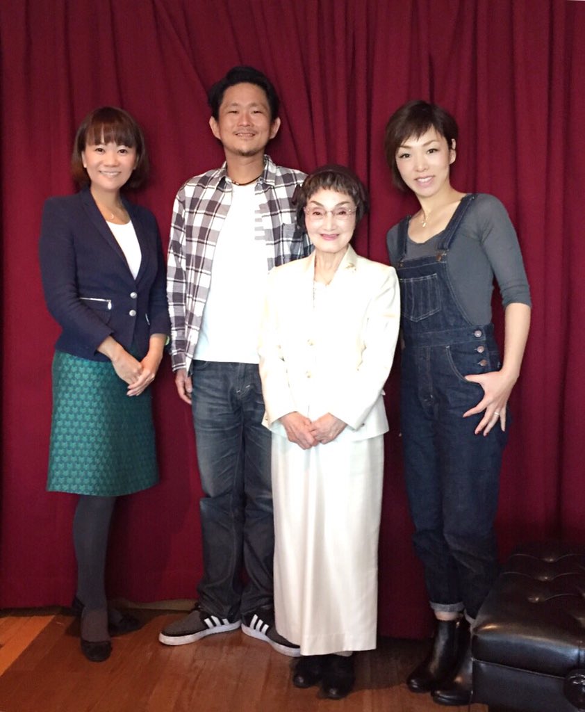 Kobejazzphonicradio 今夜のゲスト サントリーバー ヘンリーの石井順子さんと 御年77歳 カラフルなウィッグとマキシンのお帽子もとっても素敵でした お選びになった曲 Stardust は 石井さんがご持参くださったアナログレコードでお届けしました