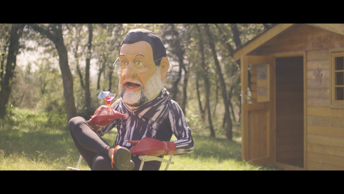 lapegatina's tweet photo. Nuevo videoclip!!! #UnaMirada con @skapoficial https://t.co/wwBUDjE0JJ @elpais_espana https://t.co/ZFxkpnpwQx