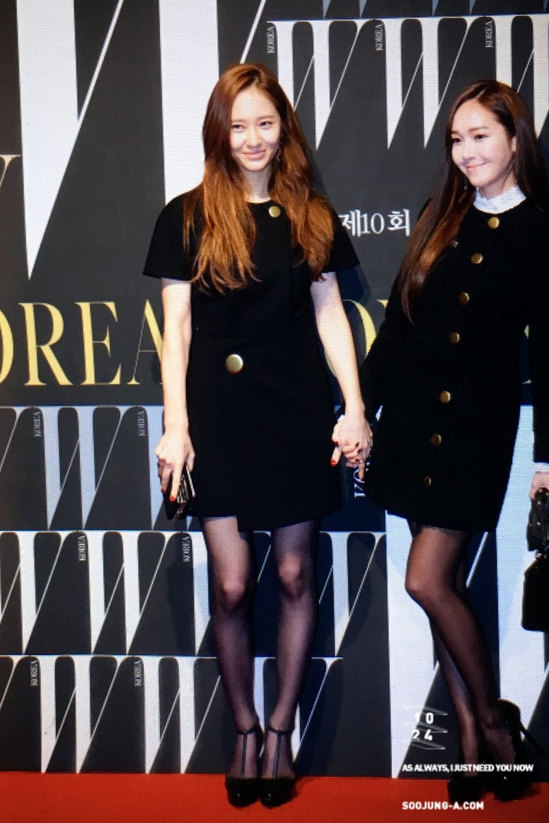 [PIC][27-10-2015]Jessica tham dự sự kiện "W KOREA 'LOVE YOUR W'" cùng Krystal vào tối nay CSUcN5pUsAANi6x