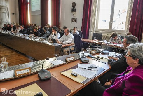 lejdc_fr's tweet photo. La #droite refuse le débat sur la place de la #Nièvre en #Bourgogne #FrancheComté https://t.co/dVcFV2KpDD https://t.co/iuD1kvIhwY