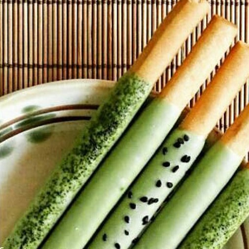 macchaya_id's tweet photo. Biscuits with Matcha, Pocky's style! 😋😋💚💚
.
.
.
#macchaya #greentea #tea #matcha #matchate… https://t.co/67fEDlGsrn https://t.co/QGgdwG0E5d
