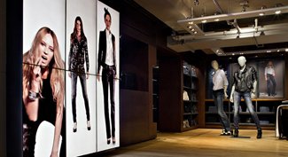 LS_Solutions's tweet image. 5 challenges of retrofitting for #digitalsignage ow.ly/TT3tN @SCNmag #retail #advertsing #technology