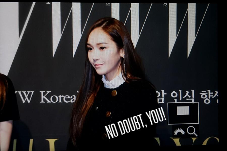 [PIC][27-10-2015]Jessica tham dự sự kiện "W KOREA 'LOVE YOUR W'" cùng Krystal vào tối nay CSUgwoVUwAAwSwy