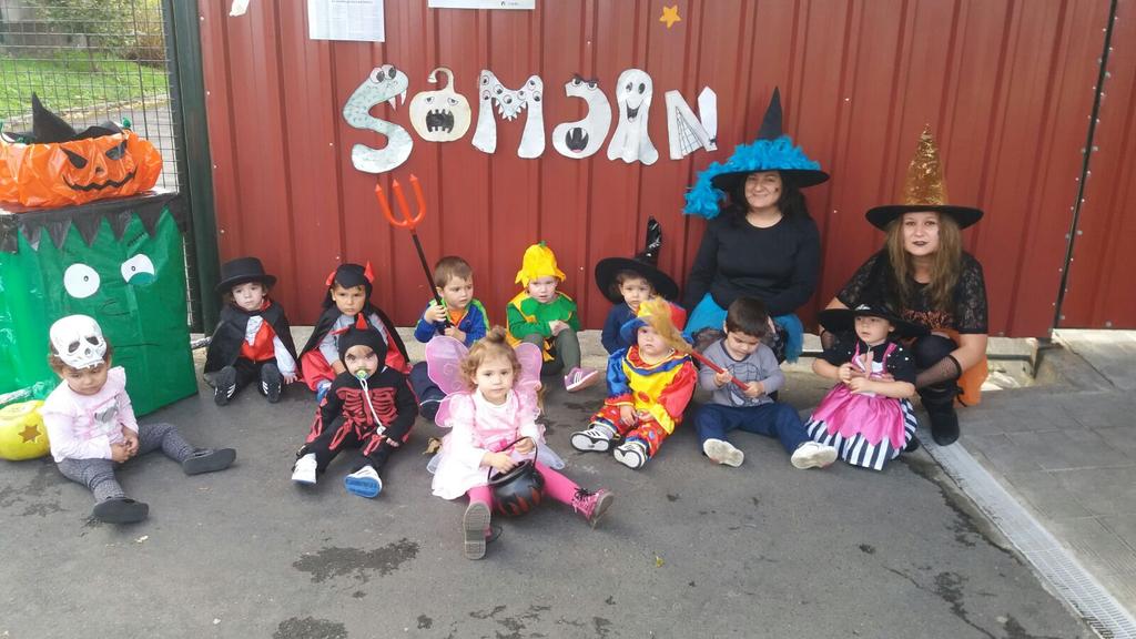 LaSalleFerrol's tweet photo. En la Escuela Infantil celebramos el Samaín con una terrorífica fiesta de disfraces. https://t.co/B5y7otts2G