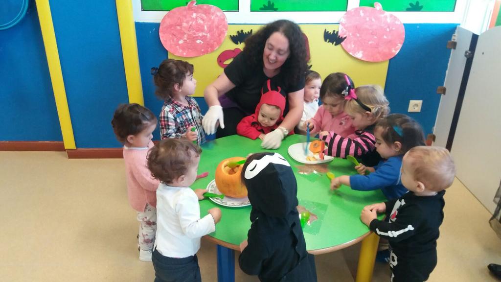 LaSalleFerrol's tweet photo. En la Escuela Infantil celebramos el Samaín con una terrorífica fiesta de disfraces. https://t.co/B5y7otts2G