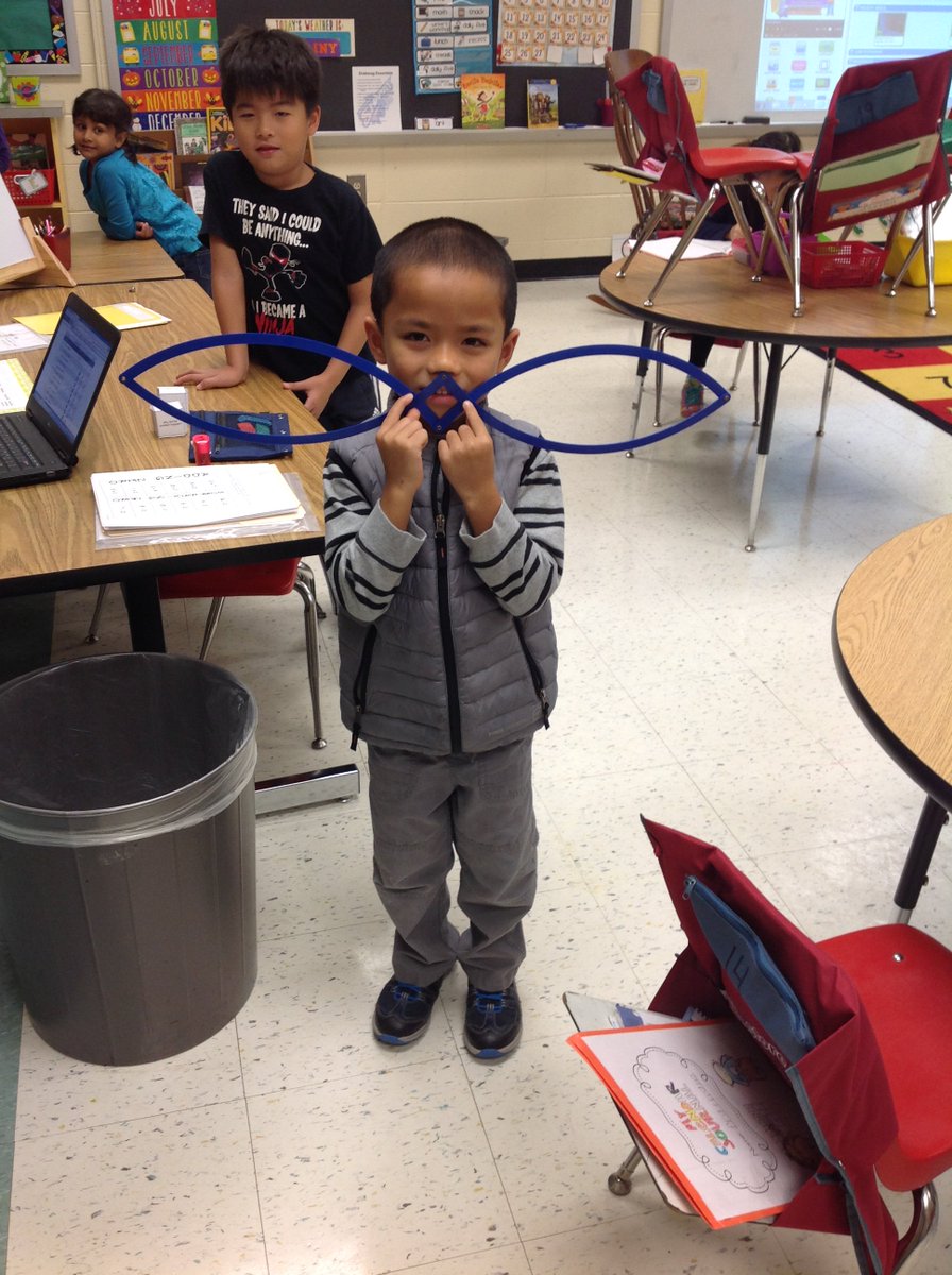 Used our Venn Diagram to make a mustache #LifeofaFirstie <a href="/ShakeragElem/">Shakerag Elementary</a>