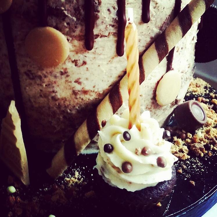 maxirae1's tweet photo. #ChocolateAddict #ChocolateWeek #chocolate #Doughnut  #caketober  #Foodporrn https://t.co/trGIs59Bg5