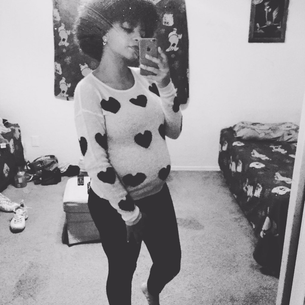 alantisocean_xo's tweet photo. I'm not fat 😅 #hugebody https://t.co/3RgYbg9a4x