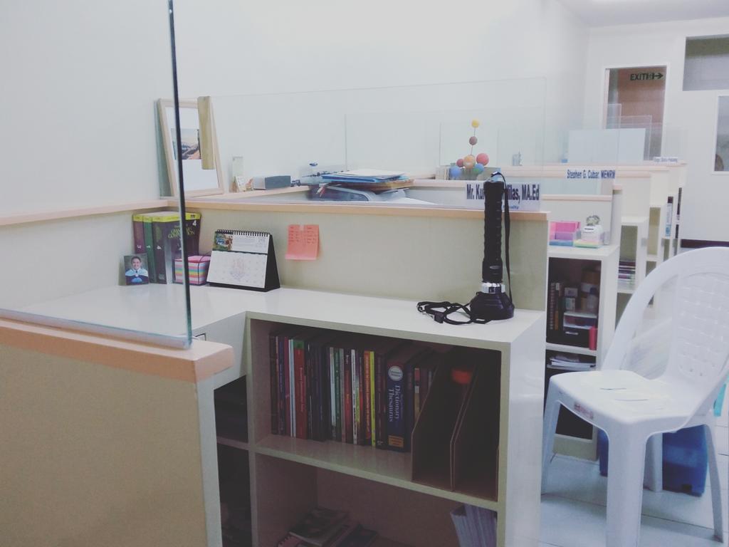 kurtosis32's tweet photo. Soooo newwwww. #HelloSecondSemester #FacultyOffice https://t.co/NwAmFZ6PoM