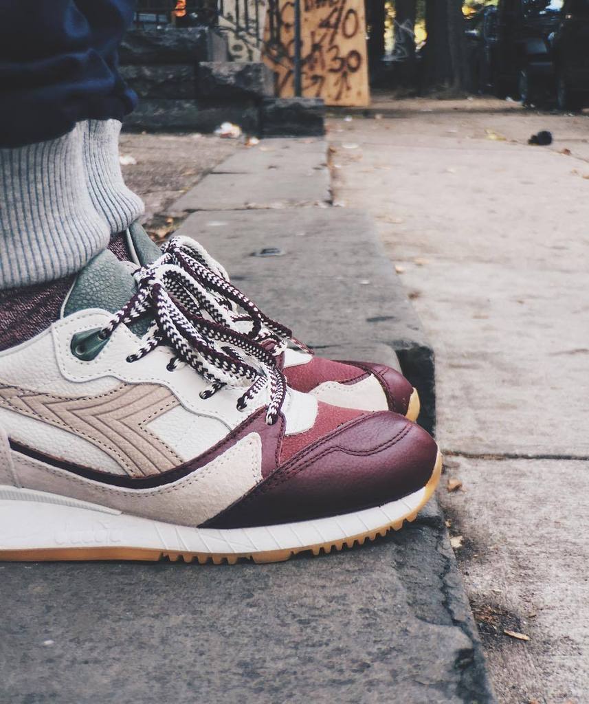 AK2_86's tweet photo. Morning vibes #nyc #didora #kith #kicks #ronniefieg https://t.co/CmCHEqDaN3 https://t.co/3Rap5c0EEW