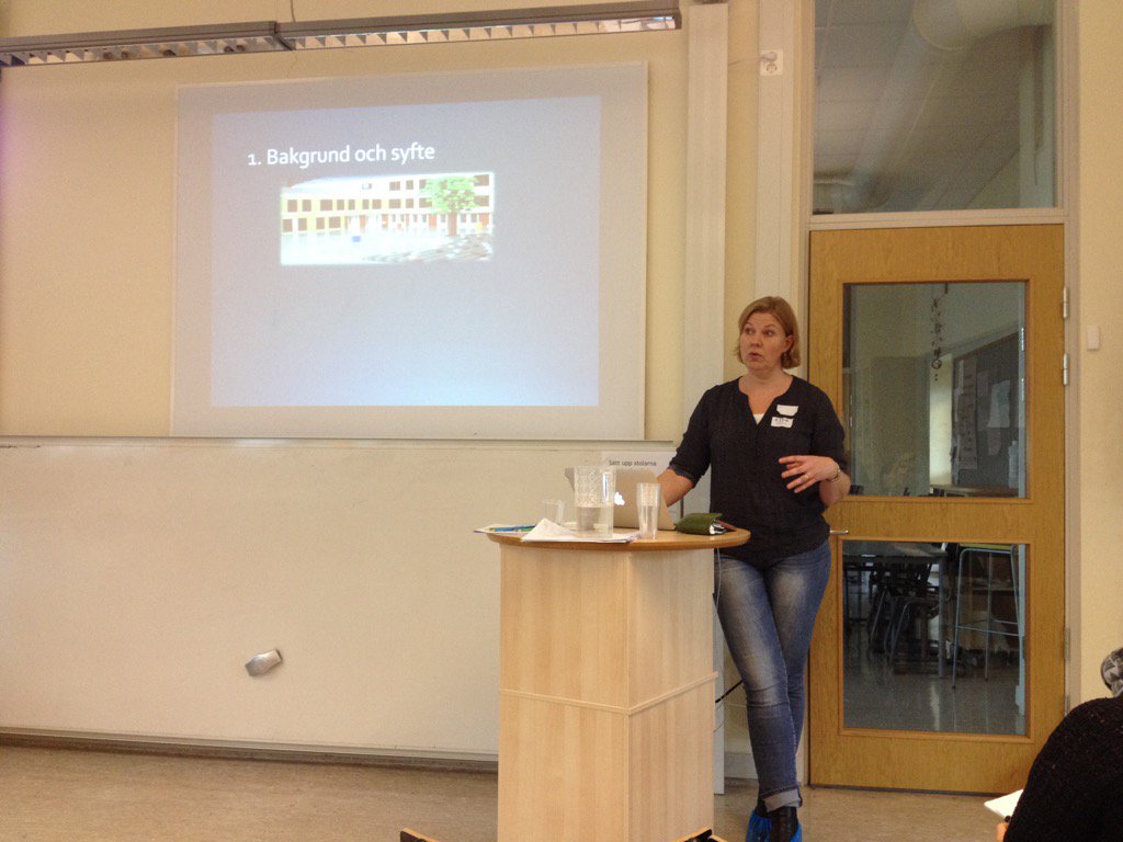 jecka_b's tweet photo. Kunskaper i religionskunskap? @AnnaKarinFrisk presenterar på #LFK2015 https://t.co/8bY2kOObl3
