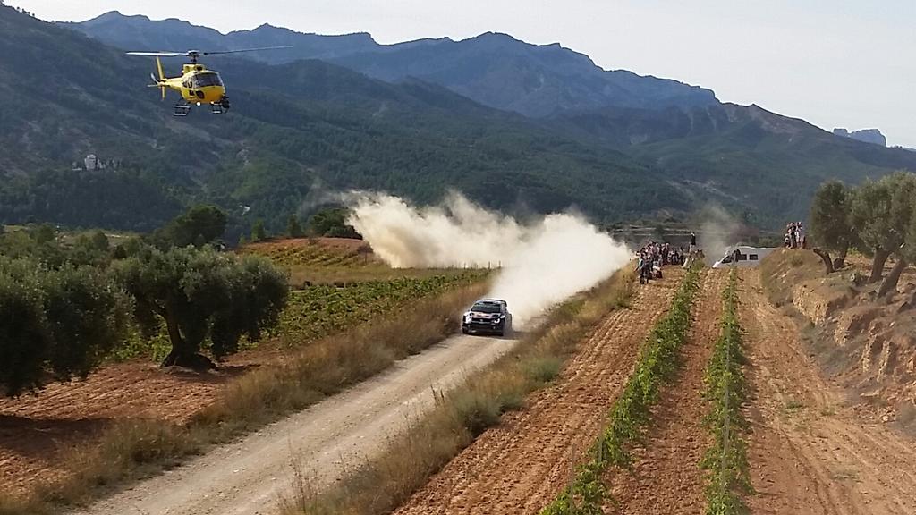 handyout's tweet photo. @RallyRACC @JariMattiWRC @VolkswagenRally great weekend at Rally Spain with @eamohayes @topgear92 @Forde79 https://t.co/elnJM2a1TP