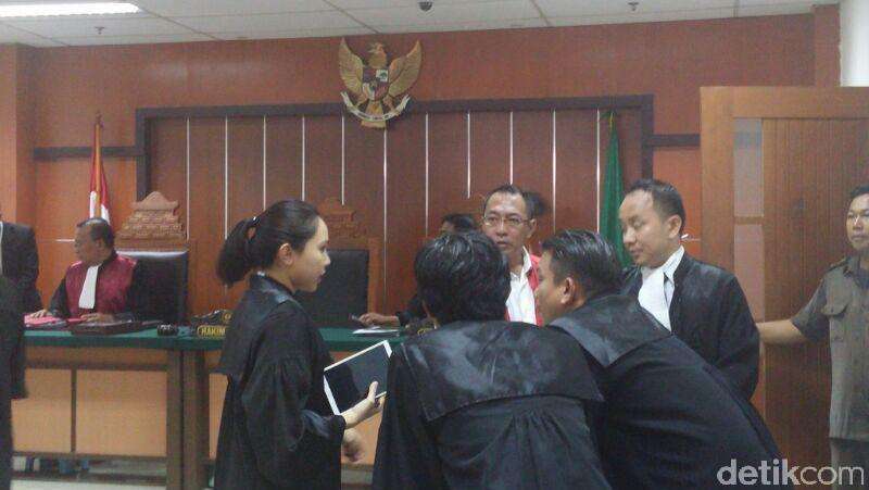 detikcom's tweet photo. Sidang Tuntutan Penyelundup 800 Kg Sabu Ditunda untuk Keempat Kalinya https://t.co/L2oAjG80jh https://t.co/q0FgRg8vZb