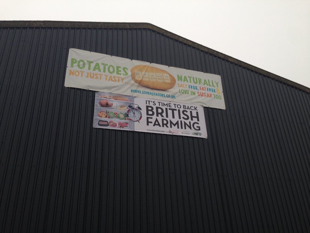 A view from the train. #KGX #EDB <a href="/BainbridgeFarms/">Simon J Bainbridge🇺🇦🐮🐑☘️🌺...🏍</a> <a href="/NFUAlnwick/">NFU Alnwick </a> @NFUnortheast <a href="/AHDB_Potatoes/">AHDB Potatoes</a> <a href="/Virgin_TrainsEC/">VTEC is now LNER</a>