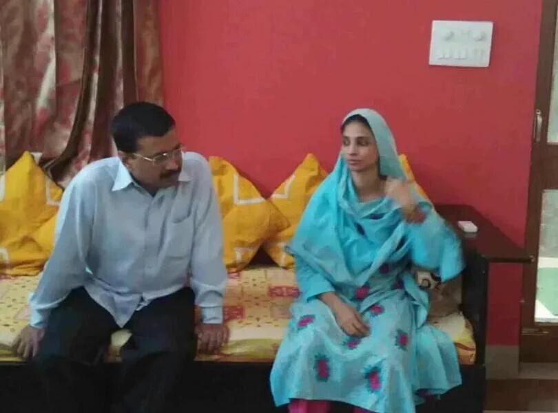 _SumitMishra's tweet photo. #Geeta teaches lesson even when
Speech impaired
Pic 1: Enforcement
Pic 2: Trust
Pic 3: Compulsion
Pic 4: Official https://t.co/o5C1vEQn6E
