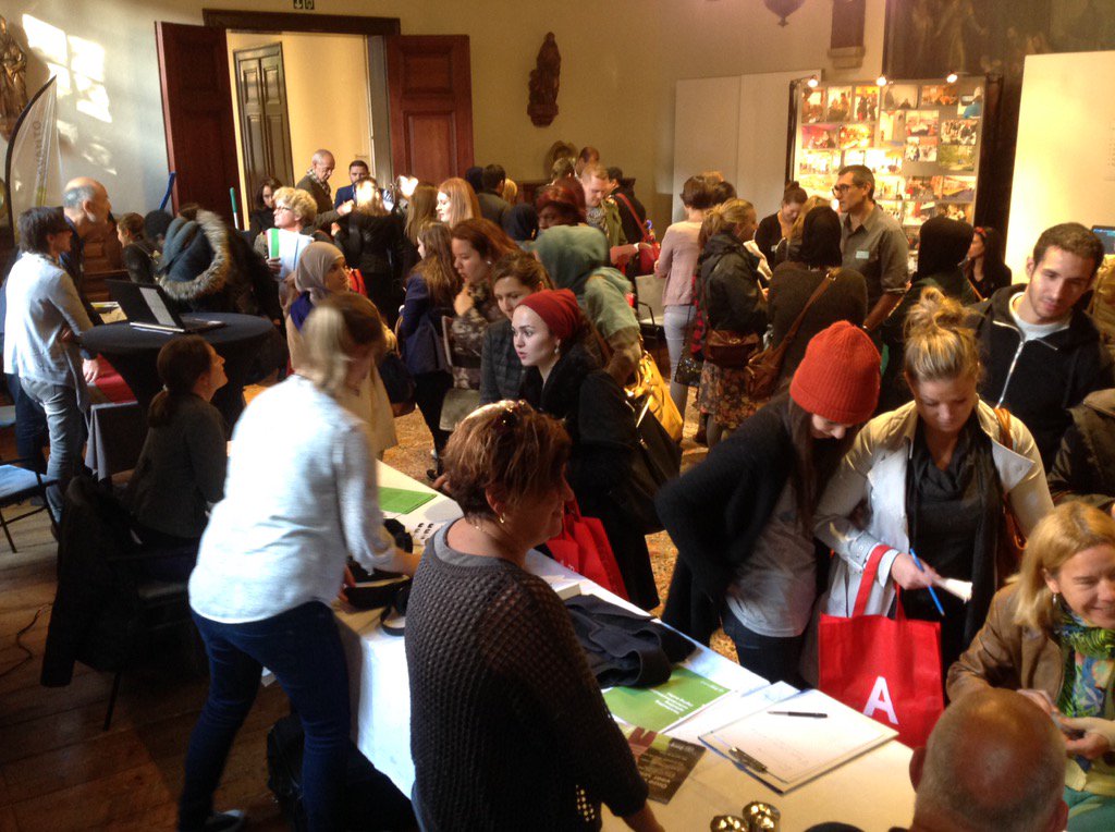 PBellens's tweet photo. Veel volk op de opleidingsvloer en in de proeftuin van de #Zorgbeurs in Elzenveld #Antwerpen, nog tot 15.30 uur. https://t.co/NfxjM09YiF