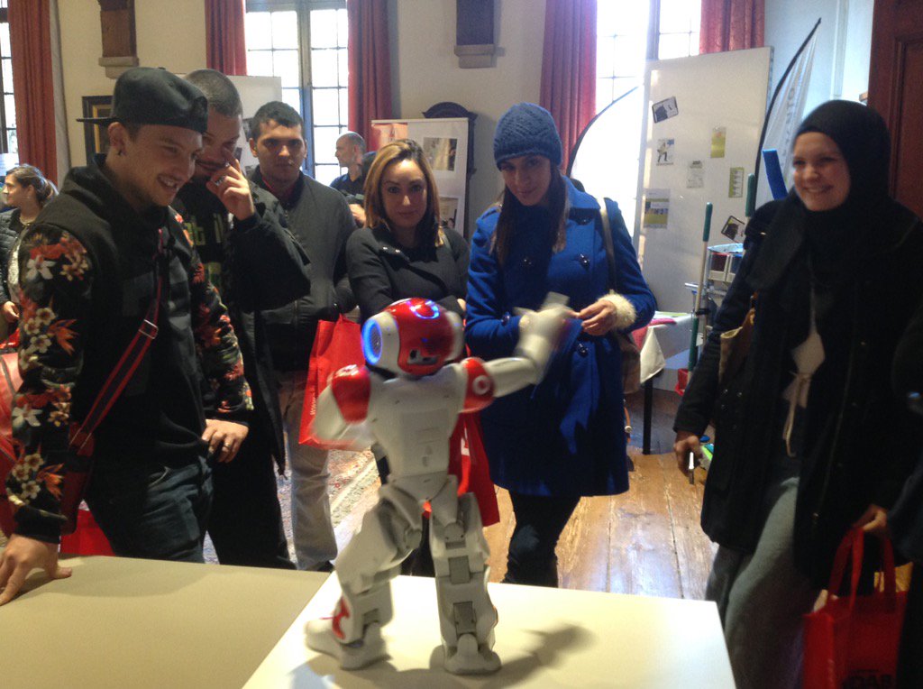 Veel volk op de opleidingsvloer en in de proeftuin van de #Zorgbeurs in Elzenveld #Antwerpen, nog tot 15.30 uur.