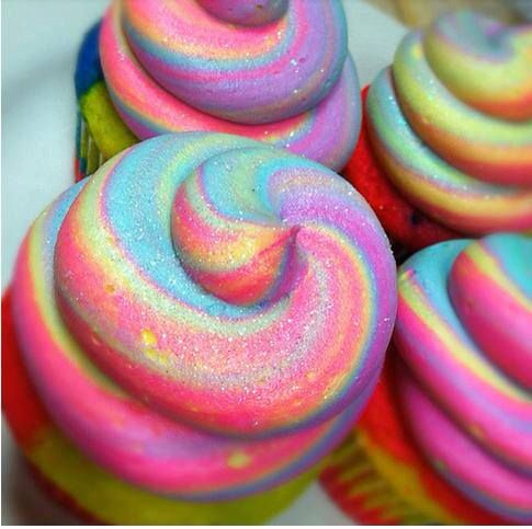 ItsFoodPics's tweet photo. Swirled frosting cupcakes 😋 https://t.co/WSLO04p1Zu