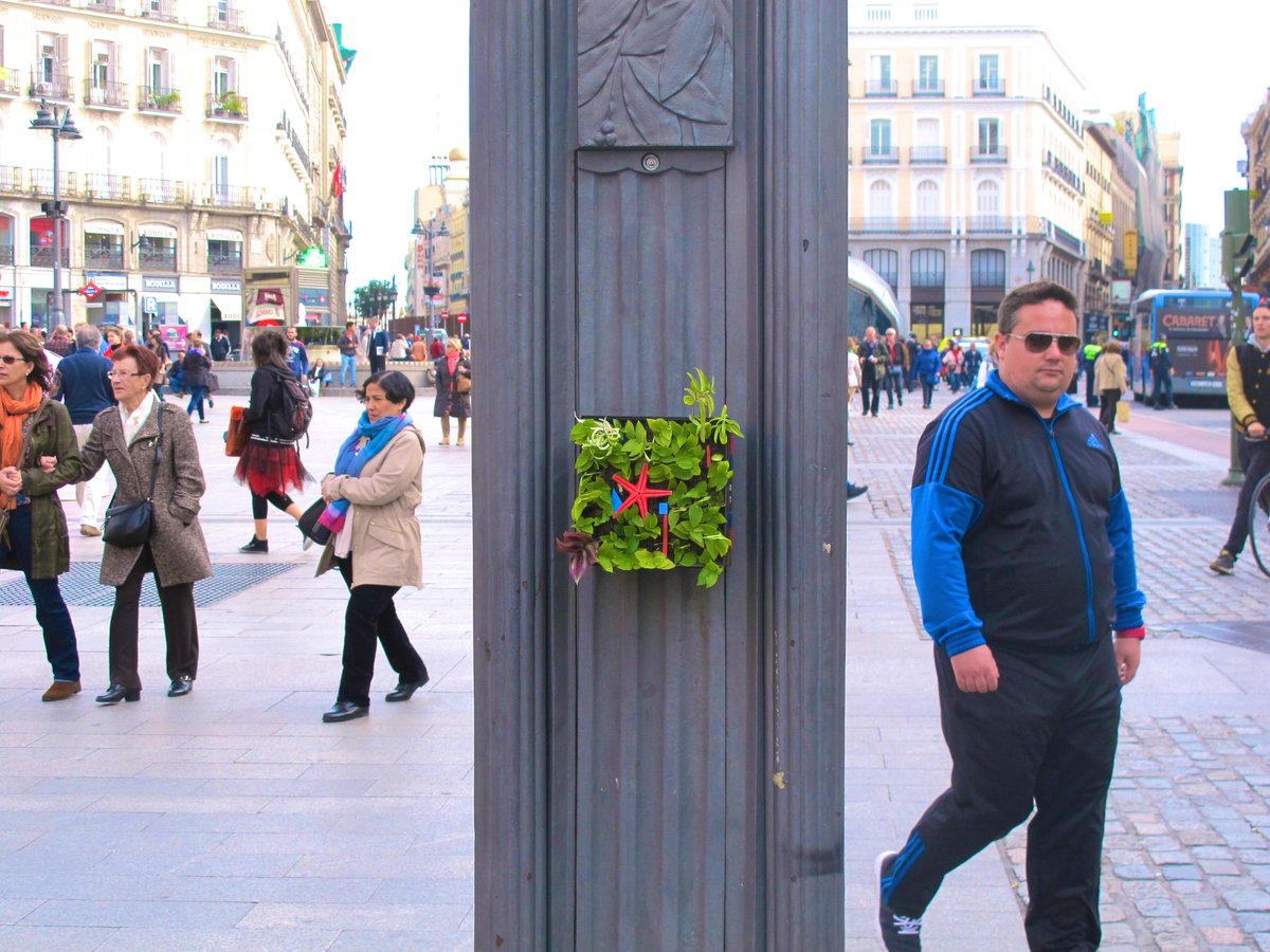 bihemispheric's tweet photo. BIONIC PAINTING IN MADRID #MADRID #BIONICPAINTING #SOL #CUADROBIONICO #BIONICART #ARTEBIONICO https://t.co/LHPcJSFio4