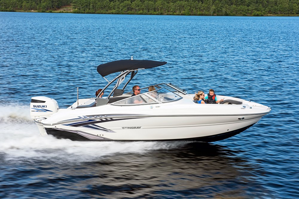 StingrayBoats's tweet photo. STINGRAY 234LR #SportDeck with our custom #wakeboard tower. #deckboat #wakeboarding #letsgoboating #Suzuki #outboard https://t.co/Y3A1KIodpf