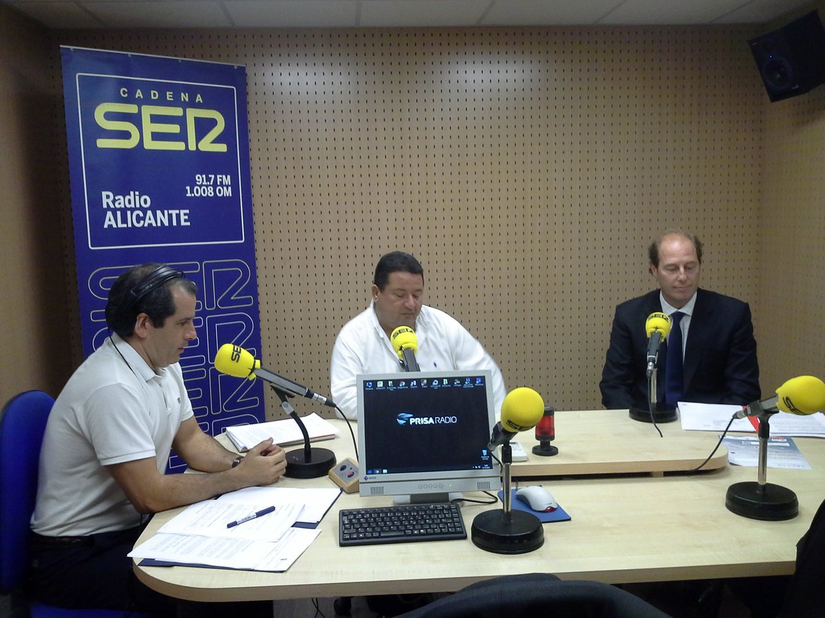 TACTIO_'s tweet photo. Ahora mismo en @radioalicante entrevista a @4223Luis de TACTIO y Manolo Rubio de TIMBRADOS https://t.co/DIZi27mhII