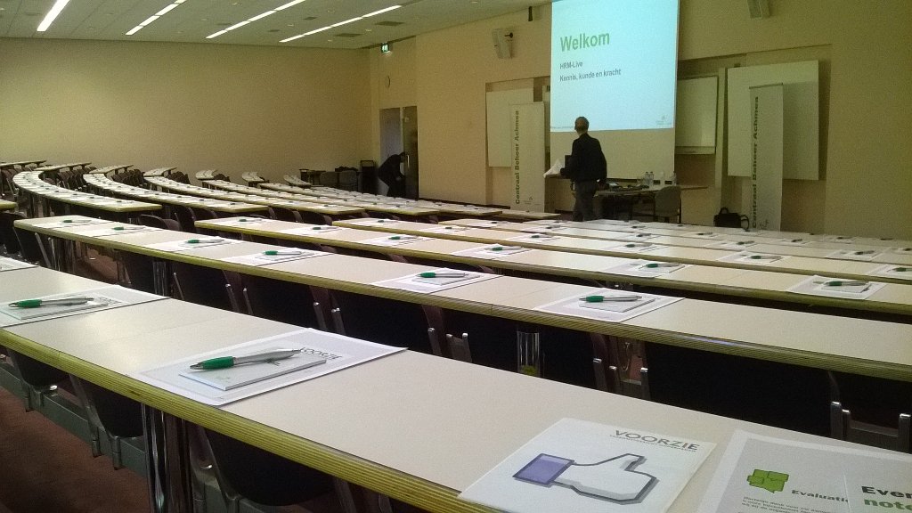 Voorzie's tweet photo. Zaal is gereed, zo spreken over #socialmedia bij #hrmlive https://t.co/j2MR8kz9XM